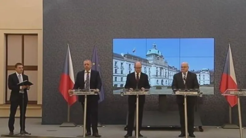 Brífink po jednání vlády: Obce by mohly spolurozhodovat, kdo dostane zbrojní průkaz