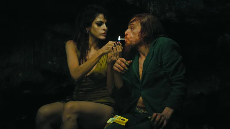 Holy Motors / Eva Mendesová, Denis Lavant