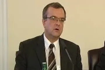 Vláda kouzlí s rozpočtem, 40 miliard na příjmové straně vezme z rezerv