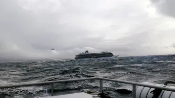 Výletní loď Viking Sky se u norských břehů dostala do problémů