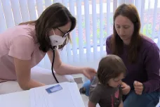 Na západě Čech chybí pediatři, část rodičů hledá pomoc mimo kraj