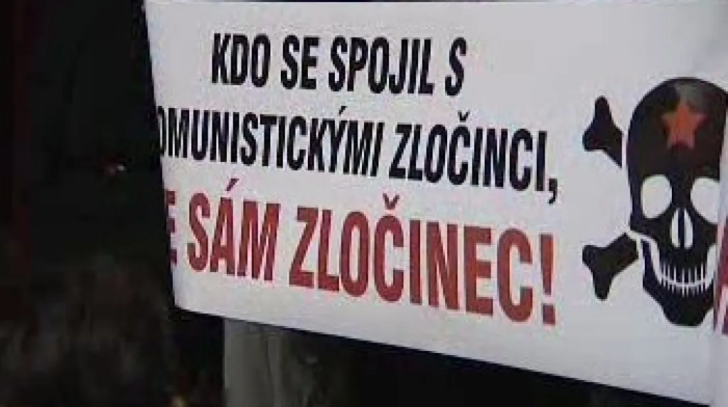 Transparent proti spojení s komunisty