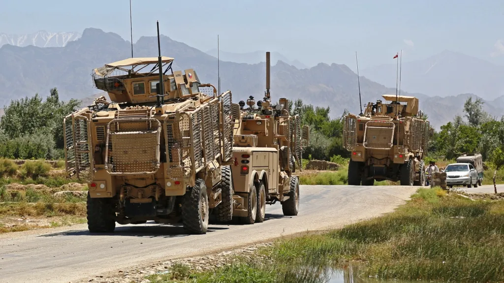 České armádní vozy v Afghánistánu