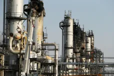 Saúdové obnovili těžbu ropy na úroveň před útoky. Hútíové propustili část zajatců