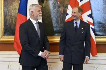 Pavel se na Hradě setkal s princem Edwardem, ten pak v Senátu ocenil studenty 