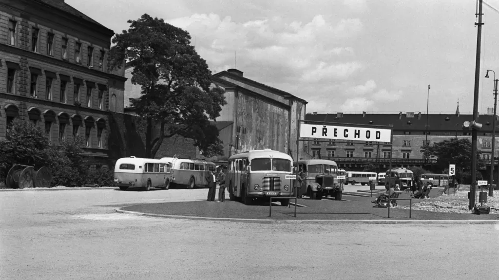 Autobusové nádraží Florenc v roce 1948