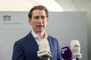 „Věděl o podvodech a nebyl sám.“ Bývalý spolupracovník přiživil korupční aféru rakouského exkancléře Kurze 