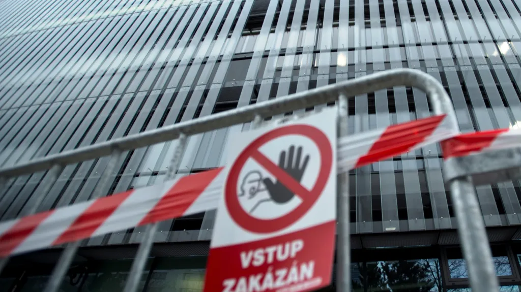 Z technické knihovny odpadly skleněné pláty