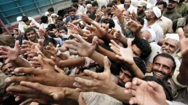 Do Pákistánu dorazila první zahraniční pomoc