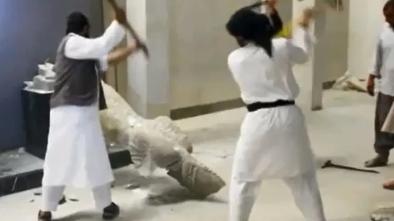 Islamisté ničí exponáty v mosulském muzeu