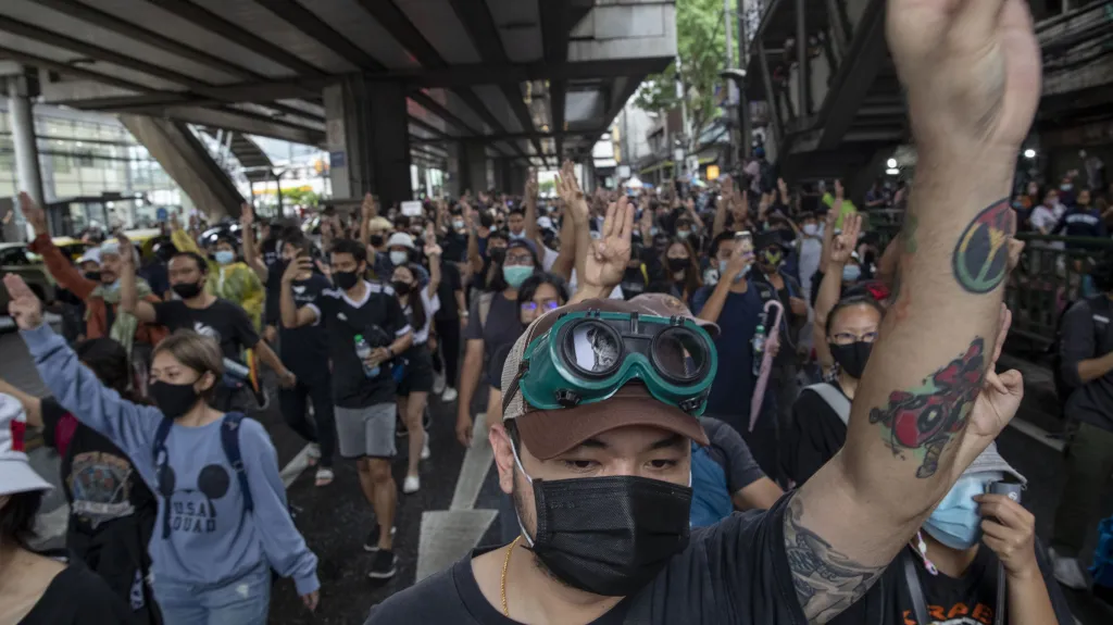 Protesty v Bangkoku proti vládě a monarchii