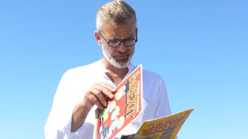 Mike Dicks se svým komiksem