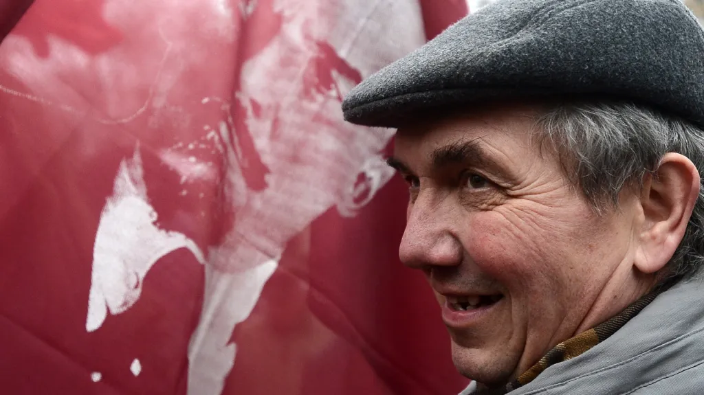 Pražští komunisté u hrobu prezidenta Klementa Gottwalda