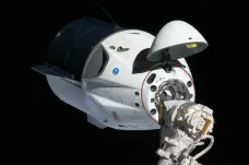 Musk slíbil, že začne testovat záchranný systém kosmické lodi Crew Dragon