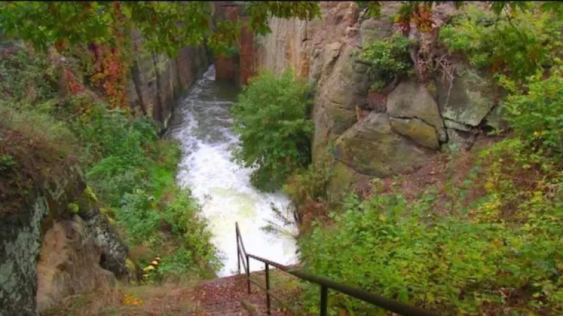 Máchovo jezero začalo s vypouštěním vody