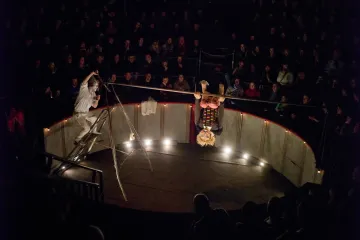 Cirque Trottola vtáhne na Letní Letné do tajemného podsvětí