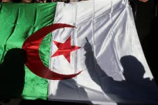 Alžírsko má nového premiéra. Je jím učitel politologie Abdal Azíz Džarád