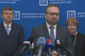 Dřív do penze až o pět let by mohlo jít asi 120 tisíc lidí s náročnou profesí, oznámil Jurečka