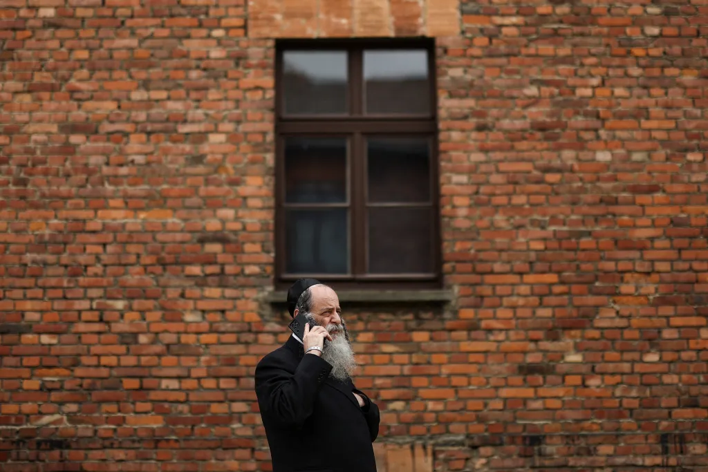 Účastník Pochodu živých na památku obětí holocaustu