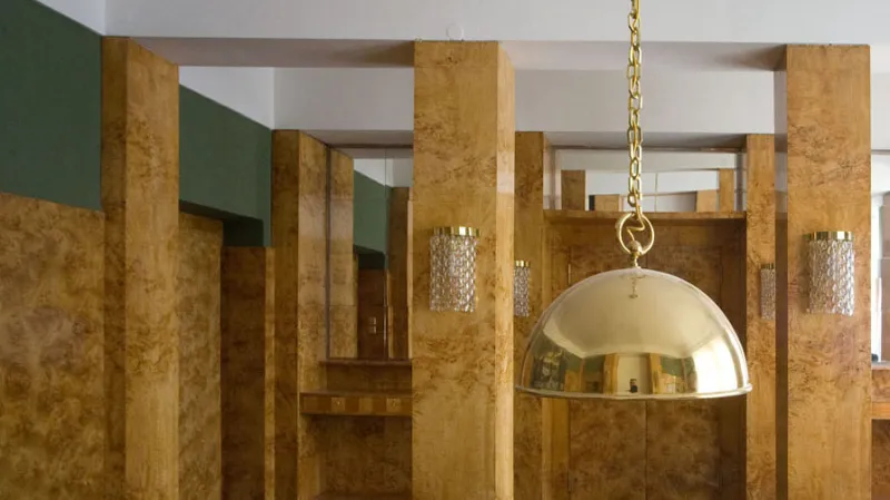 Interiér podle návrhu A. Loose (Plzeň)