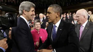 Prezident Obama se zdraví s novým šéfem diplomacie Johnem Kerrym