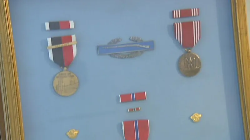 Vojenské odznaky veterána Roberta Muthersbaugha