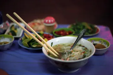 Za nákazu v hradecké restauraci zřejmě mohla arašídová omáčka, míní hygienici