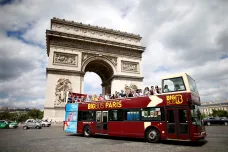 Paříž chce vykázat autobusy s turisty z centra města