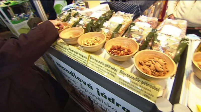 Ekonomika ČT24: Přísnější kontroly farmářských trhů