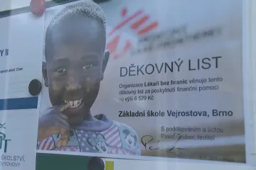 S výukou o ebole a hladomoru pomohli Lékaři bez hranic. Nechceme politické neziskovky ve školách, reagovali radní