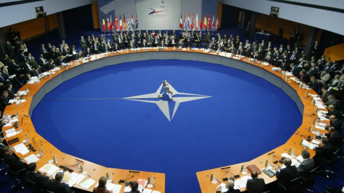 Zahájení summitu NATO 21. listopadu 2002 v Kongresovém centru v Praze