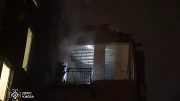 Ukrajinští záchranáři zasahovali po ostřelování Kyjeva