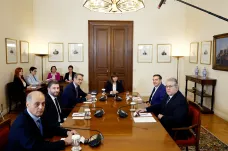 Řecko do nových voleb povede přechodná vláda v čele se soudcem Sarmasem