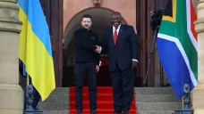 Ukrajinský prezident Volodymyr Zelenskyj a prezident JAR Cyril Ramaphosa