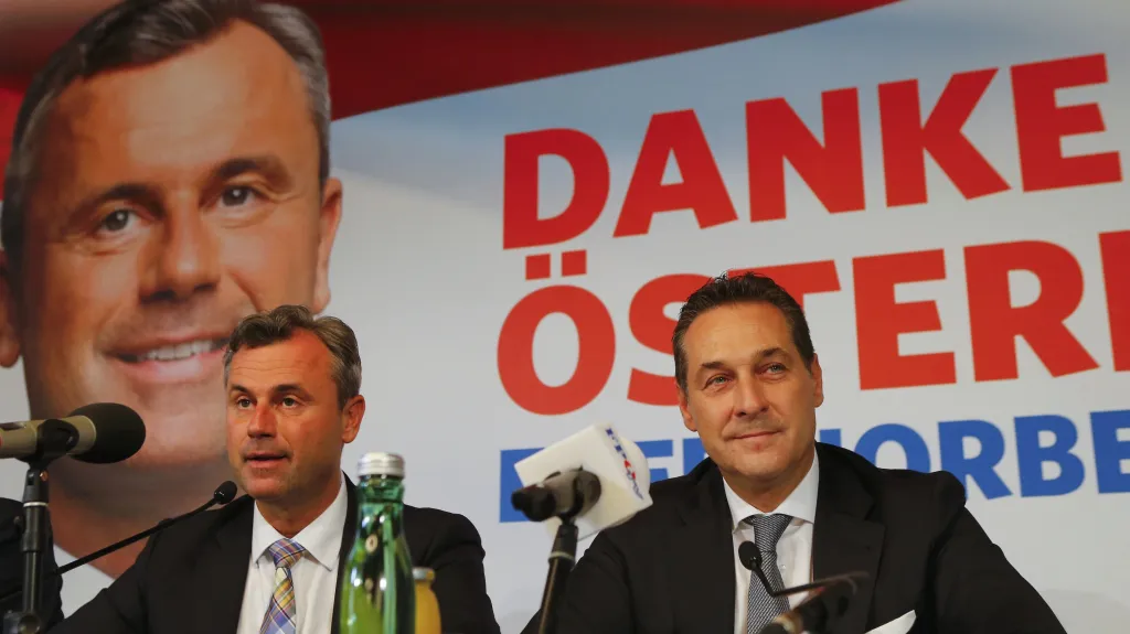 Norbert Hofer a Heinz-Christian Strache (vpravo)