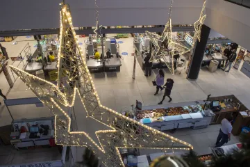 Prosinec je co do tržeb pro obchody nejdůležitějším měsícem, říká svaz. Zatím ale není jasné, jak to s Vánoci bude