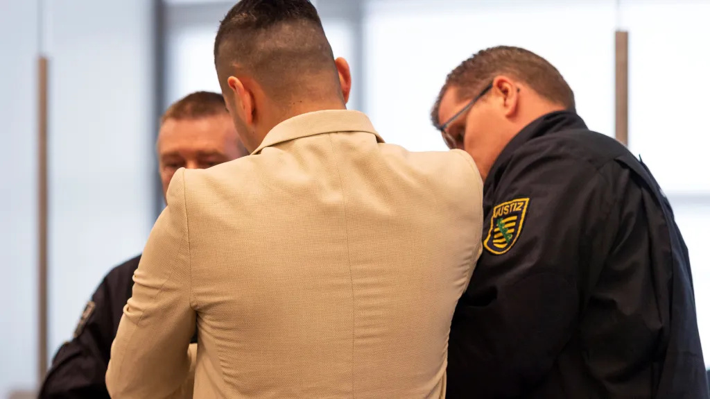 Obžalovaný Alá S. u soudu v Drážďanech