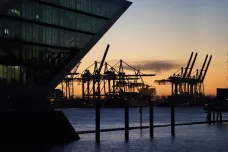 Německo zřejmě umožní Číně převzít čtvrtinový podíl v přístavu Hamburk
