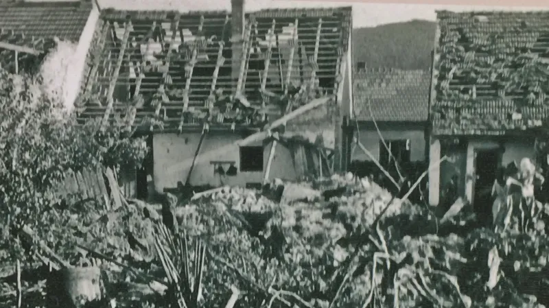 Bombardováním zničené domky v Kuřimi