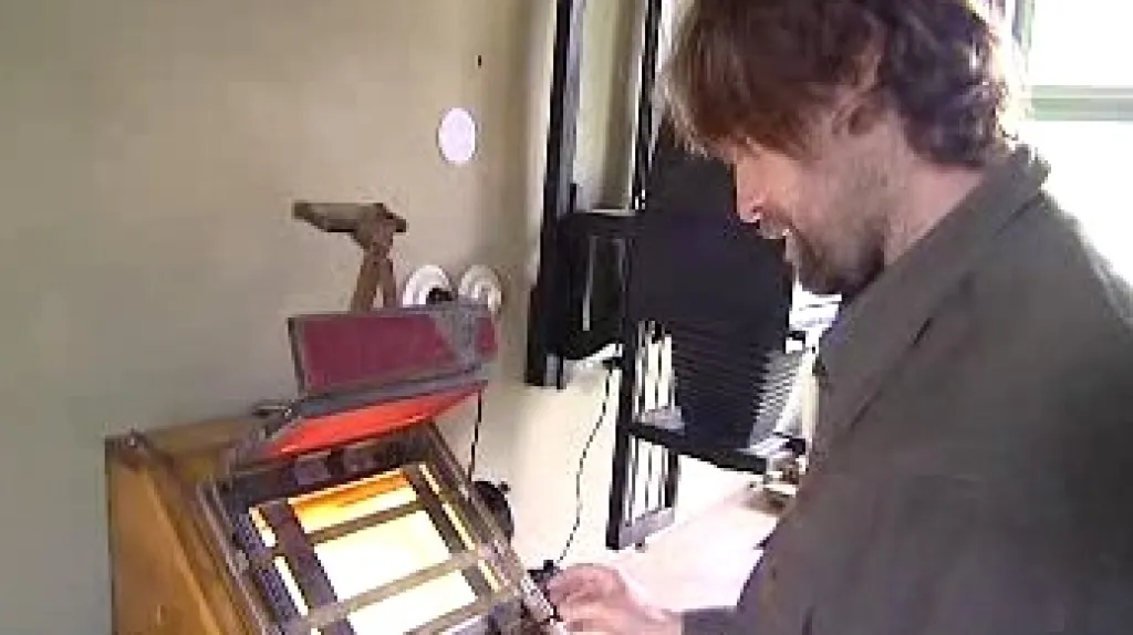 100 let starý kopírovací stroj