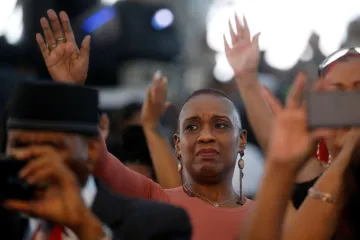 Detroit se rozloučil s královnou soulu. Měla dechberoucí talent, řekl o Franklinové Clinton