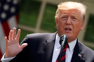 Jestli se pustíte do boje, bude to znamenat konec Íránu, vzkázal Trump