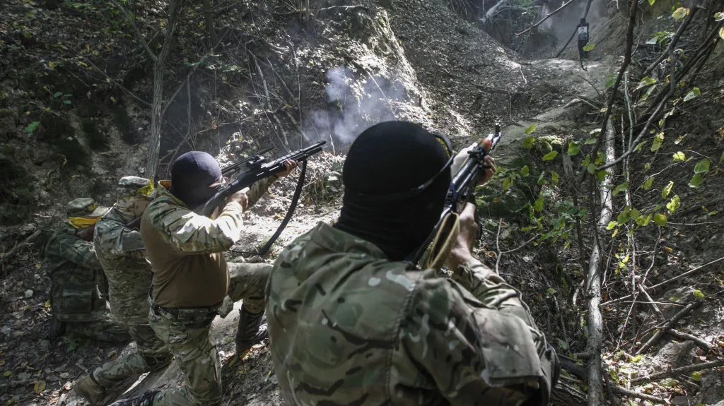 Výcvik partyzánského vedení boje v lese u Kyjeva