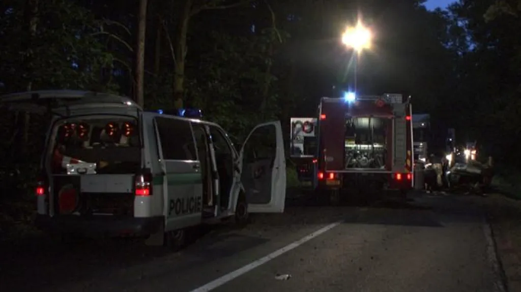 Policisté a záchranáři u nehody
