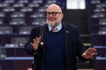 Novým místopředsedou europarlamentu je Marc Angel, nahradil odvolanou Kailisovou