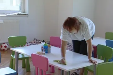 Míst ve školkách je málo. Obce situaci řeší různě