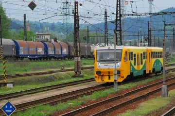 Se změnou jízdního řádu škrtají kraje na lokálkách. Osiří tratě na východě, severu i jihu Čech