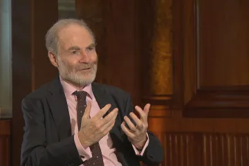 Statisíce lidí hovořily jedním hlasem, vzpomíná britský historik na listopad 1989