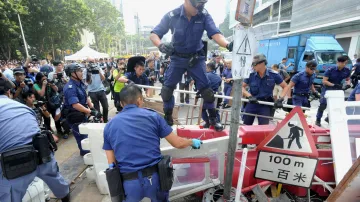 Odklízení barikád v Hongkongu
