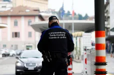 Švýcaři v referendu odmítli zrušit volný pohyb na hranici s Evropskou unií